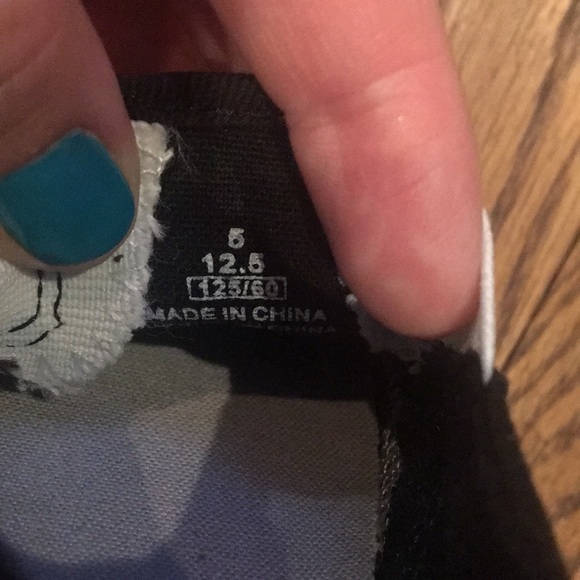 💥3/$25💥 Old Navy tiger slip-ons 🐅 - Picture 3 of 4